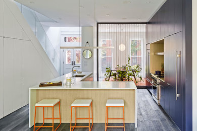 Inspiration for a contemporary l-shaped eat-in kitchen remodel in New York with an island