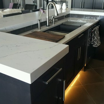Modern Venatino Quartz Kitchen