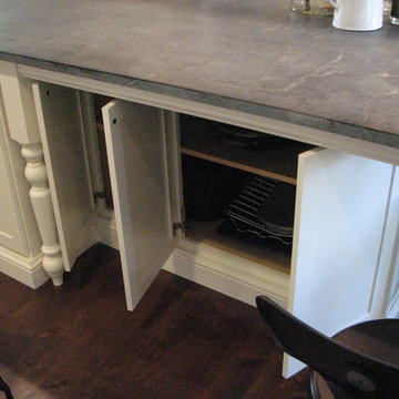 A 2016 kitchen comes home to a circa 1711 cape