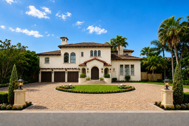 Exterior home photo in Tampa