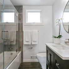 Maine 2nd floor bathroom