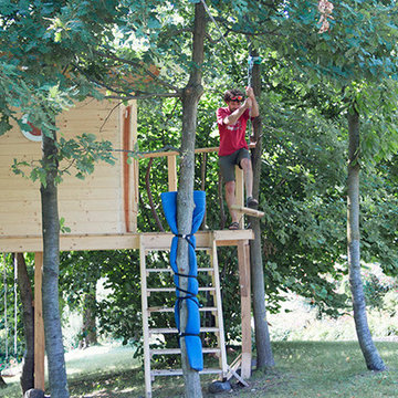 Il gioco e il divertimento sulle case sugli alberi