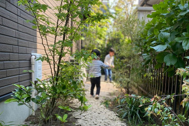 子供が遊ぶ庭