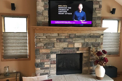 Kitchen - traditional kitchen idea in Omaha