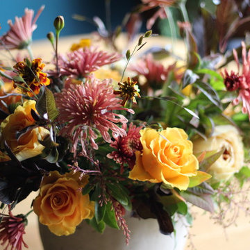 Slow Flowers: 35 Thanksgiving Centerpieces and Tabletop Decor Ideas