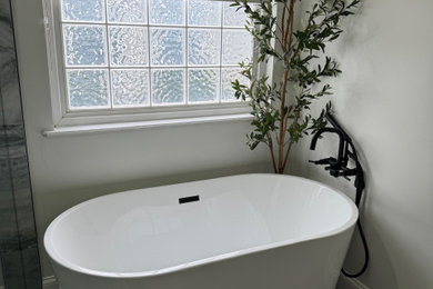 Inspiration for a transitional bathroom remodel in Jacksonville