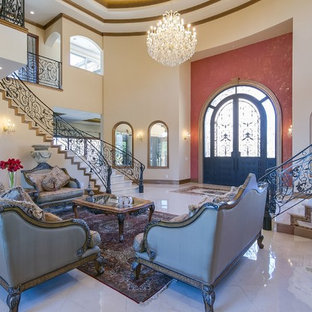 Foto de salón para visitas abierto, mediterráneo, grande, sin televisor y chimenea, con paredes blancas y suelo de linóleo