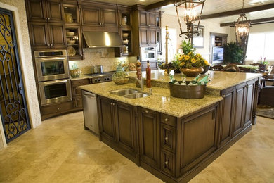 Inspiration for a timeless kitchen remodel in Toronto