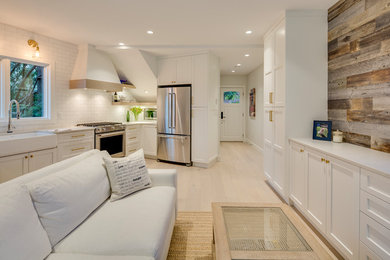 Example of a living room design in Vancouver