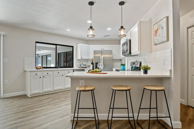 Elegant kitchen photo in Tampa