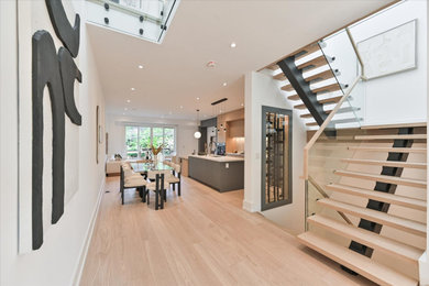 Staircase - mid-sized modern staircase idea in Toronto
