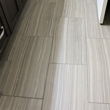 Starmark Kitchen/Main Bath in Maple Bridgeport Peppercorn/Mocha
