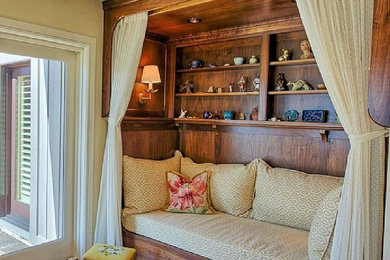 Bedroom - small traditional master bedroom idea in Philadelphia