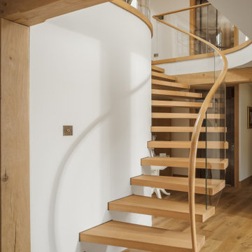 Curved floating staircase