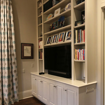 Large Eat in Kitchen with Floor to Ceiling Brookhaven Cabinetry