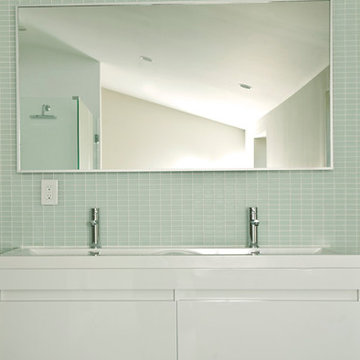 Weinstein Bath Spaces