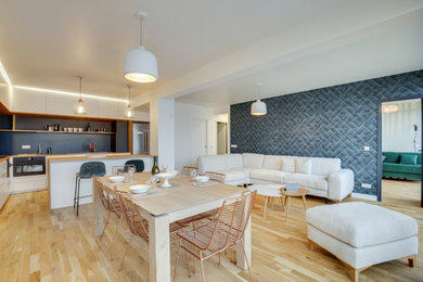 Réalisation d'un grand salon design.