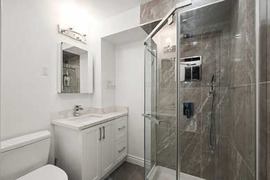Minimalist bathroom photo in Toronto