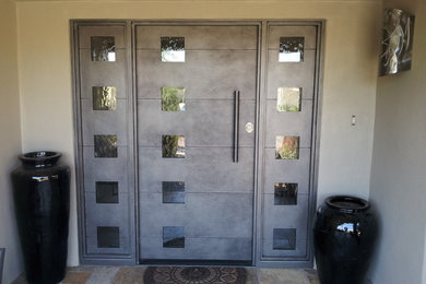 Example of a mid-sized urban entryway design in Phoenix