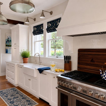 Professional Range and Custom Hood Detail