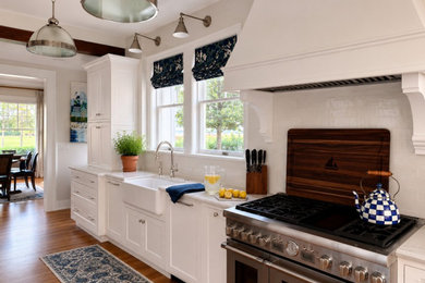 Inspiration for a timeless kitchen remodel in Tampa