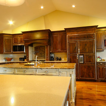 Rustic Alder Wood Traditional Style Kitchen