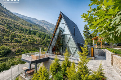 Example of a minimalist home design design in Other