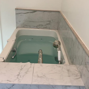 Corner Bathtub for Better Utilization of Small Space
