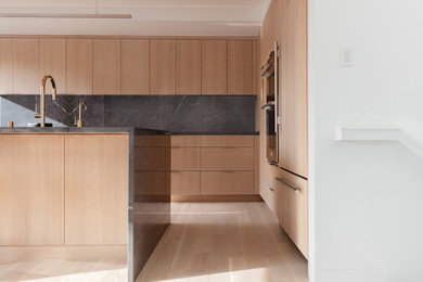 Kitchen - modern kitchen idea in Los Angeles