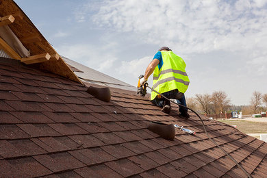 Northridge, CA: Roofing Contractors