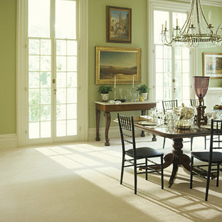 リトルロックのヴィクトリアン調 LDKの画像 (緑の壁、カーペット敷き)