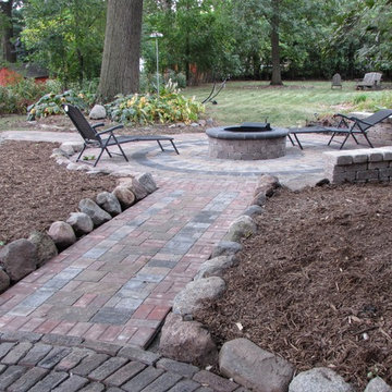 Mixed Paver Circle Patio