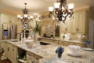 Enclosed kitchen - mid-sized traditional l-shaped dark wood floor and brown floor enclosed kitchen idea in Atlanta with a double-bowl sink, raised-panel cabinets, white cabinets, granite countertops, gray backsplash, stone slab backsplash, stainless steel appliances and an island