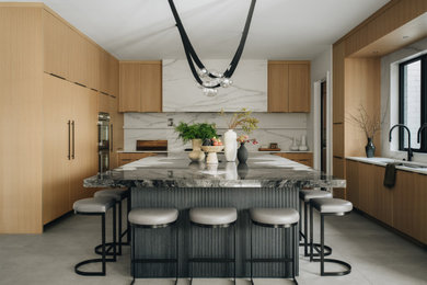 Example of a large trendy u-shaped kitchen design in Chicago with light wood cabinets, quartzite countertops, an island and multicolored countertops
