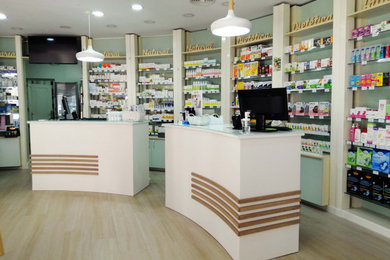 Reforma y diseño de interiorismo en farmacia. Cartagena