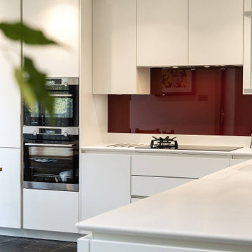 White L-shaped handleless kitchen