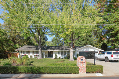 Transitional home design photo in San Francisco