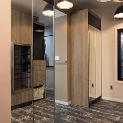 Wellborn Cabinet's Aspire Series - Regal Door Collection - Brilliant Door Collec - Closet Storage