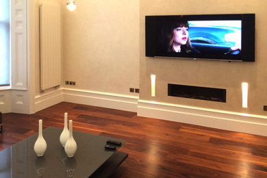 Design ideas for a contemporary living room in London.