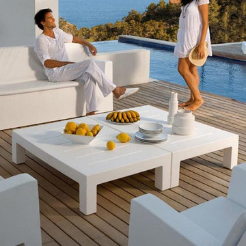 Jut Outdoor Casual Tables