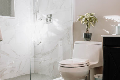 Example of a bathroom design in Toronto