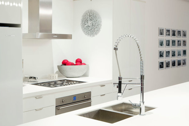 Contemporary Kitchen by Zugai Strudwick Architects