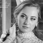 Michaela Henderson's photo