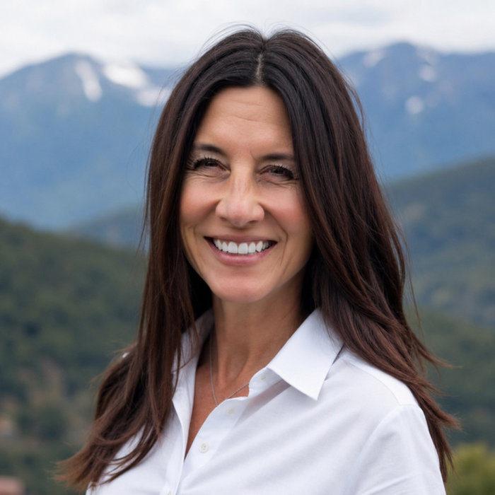 Jen Gould Headshot