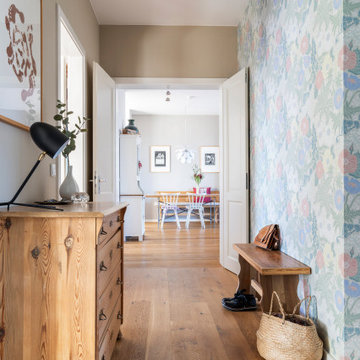 An entrance with warmth and impact