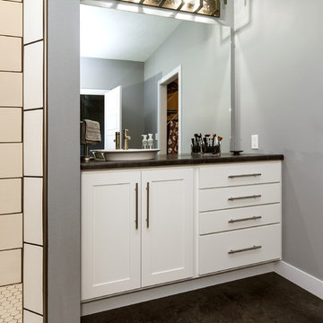 Door style: Pendleton 275 | Species: Paint grade | Finish: White