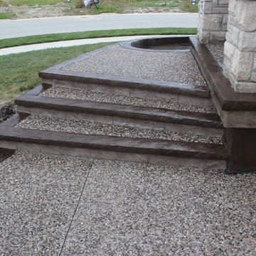 EXPOSED AGGREGATE WITH STAMPED BORDERS