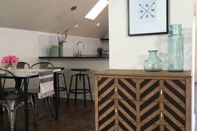 Dining room - transitional dining room idea in Boston