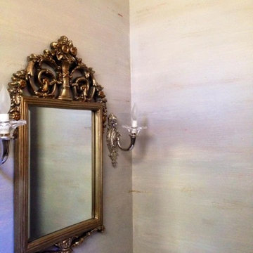 powder room horizontal paint treatment