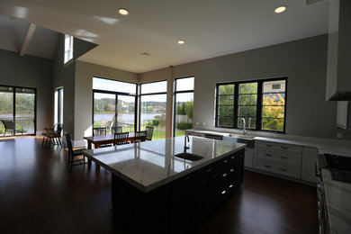 Kitchen - modern kitchen idea in Philadelphia